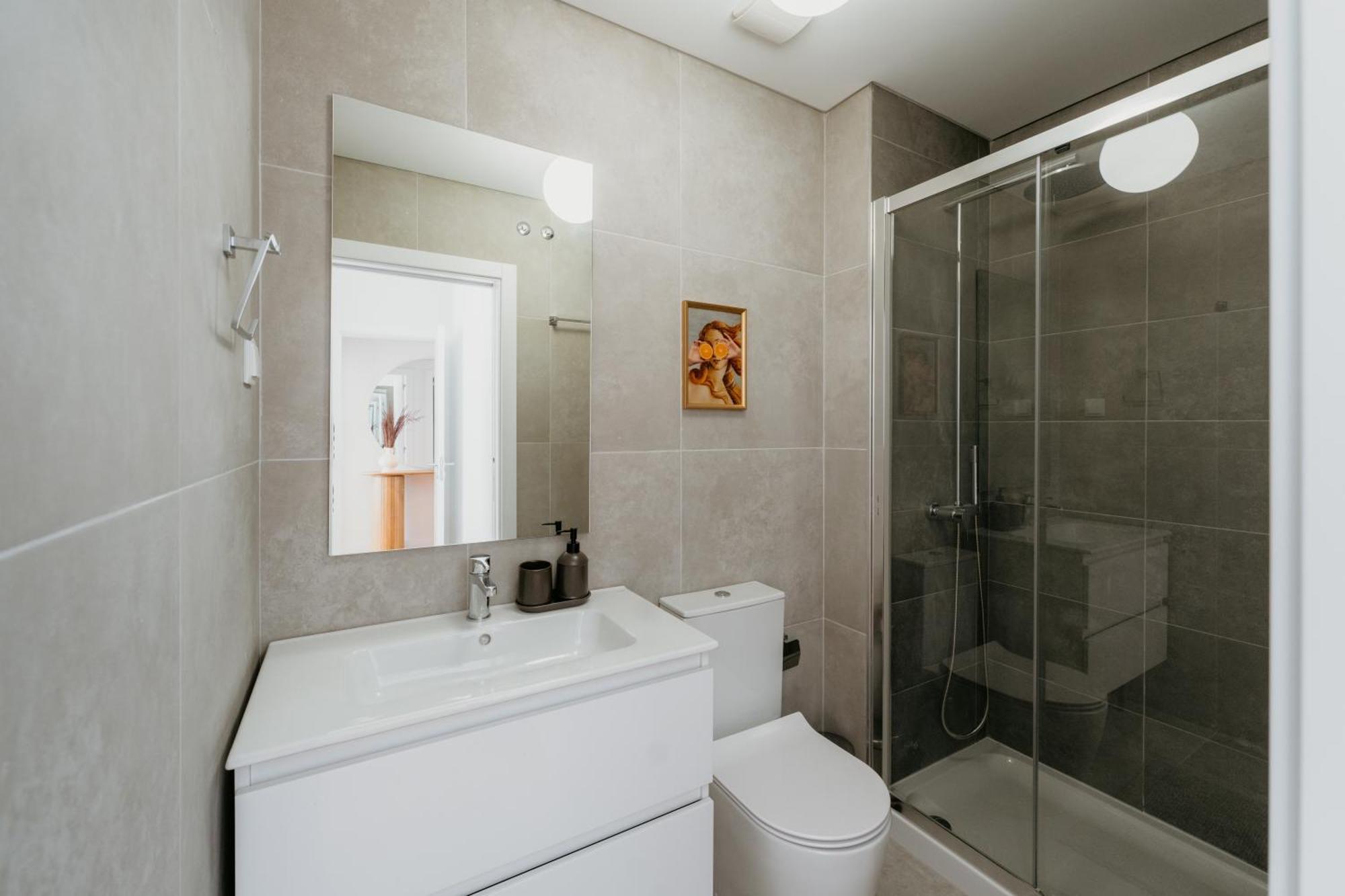 Apartment Mary Orange - No 236 1e - Sophisticated Two-bedroom Getaway Lisbon