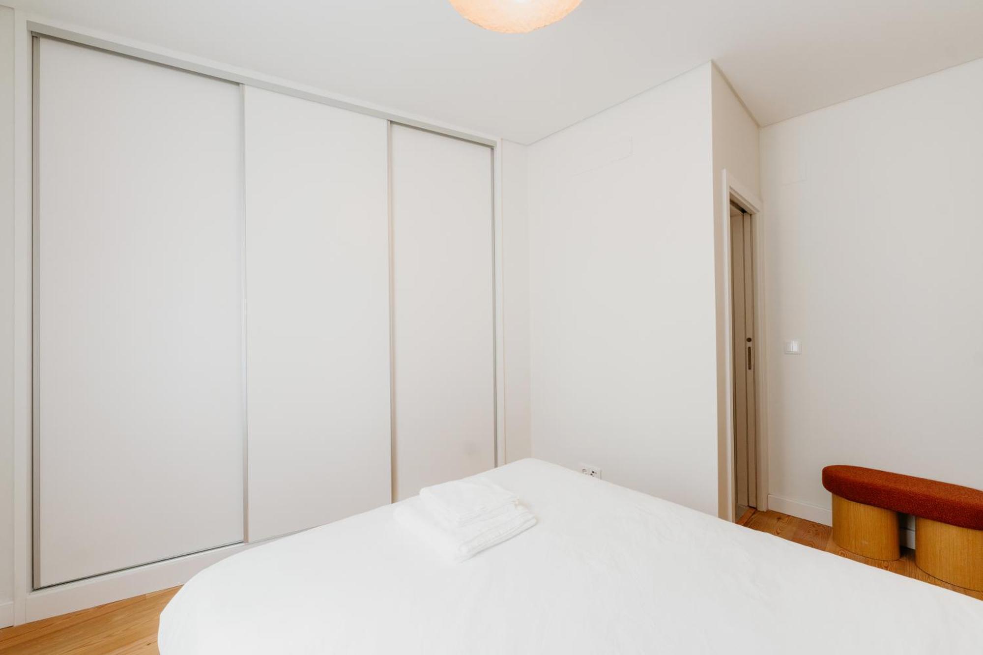 Mary Orange - No 236 1e - Sophisticated Two-bedroom Getaway Lisbon