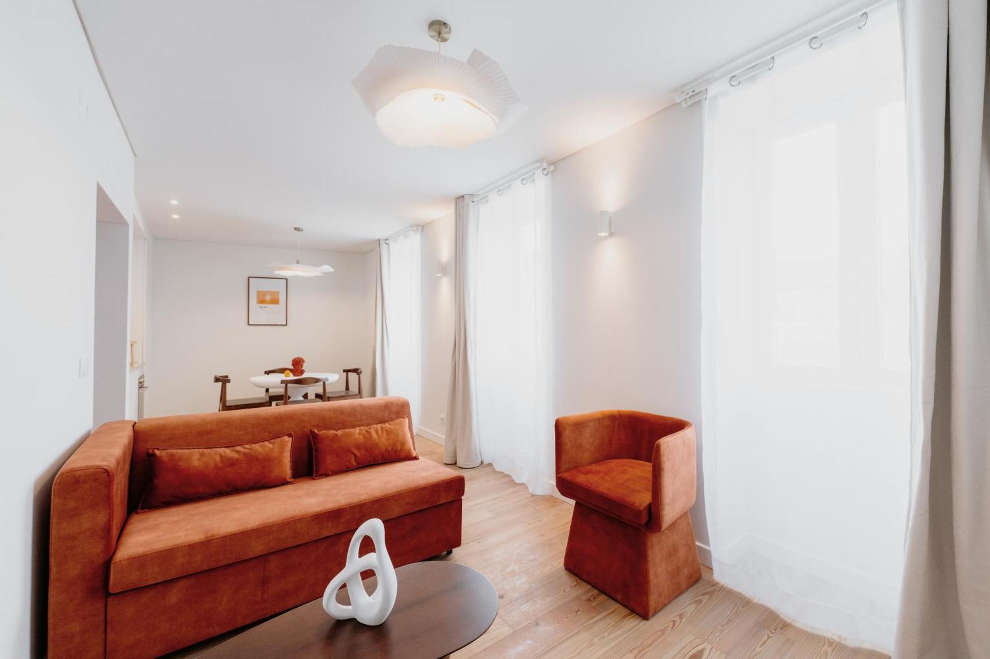 Mary Orange - No 236 1e - Sophisticated Two-bedroom Getaway * Lisbon