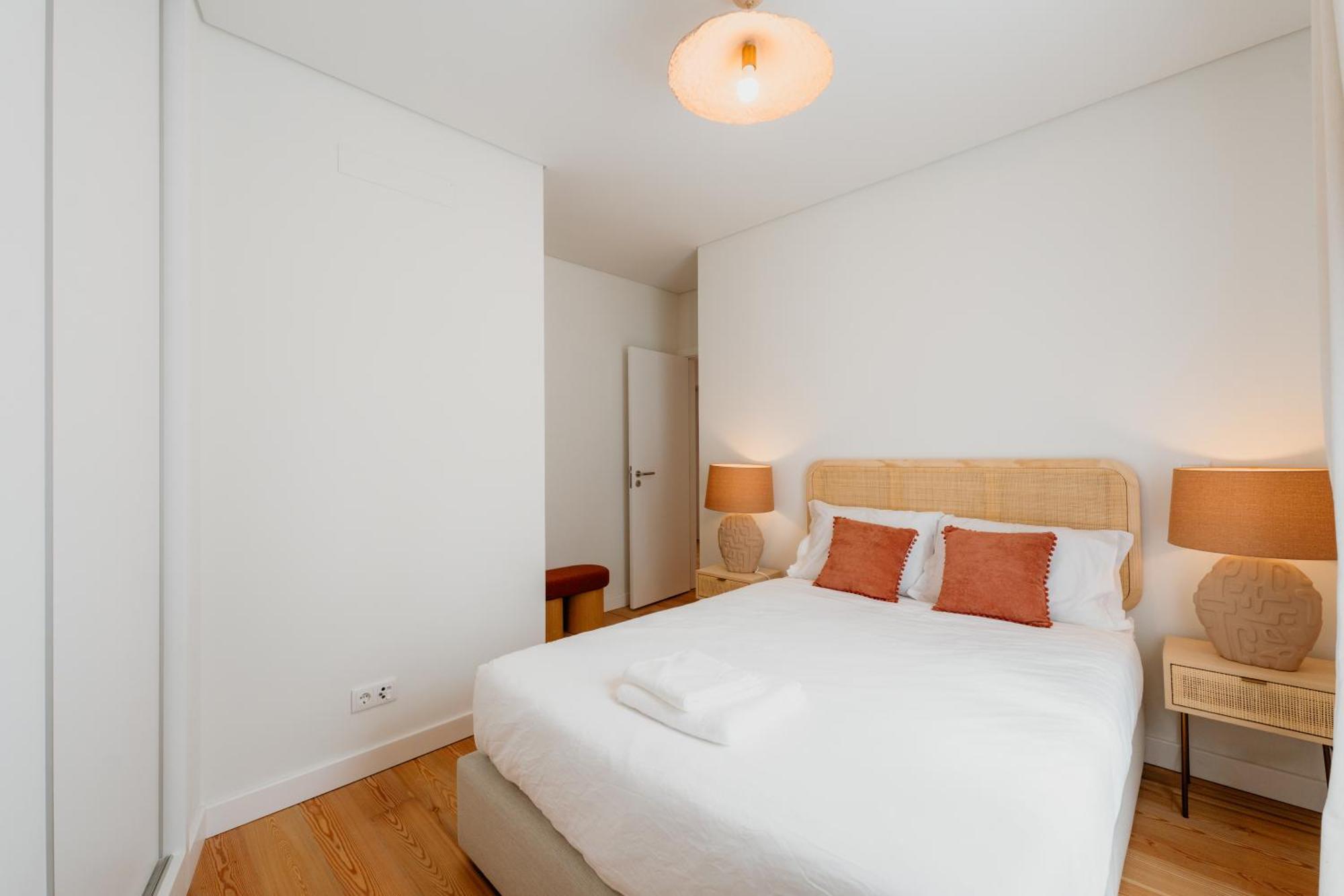 Apartment Mary Orange - No 236 1e - Sophisticated Two-bedroom Getaway
