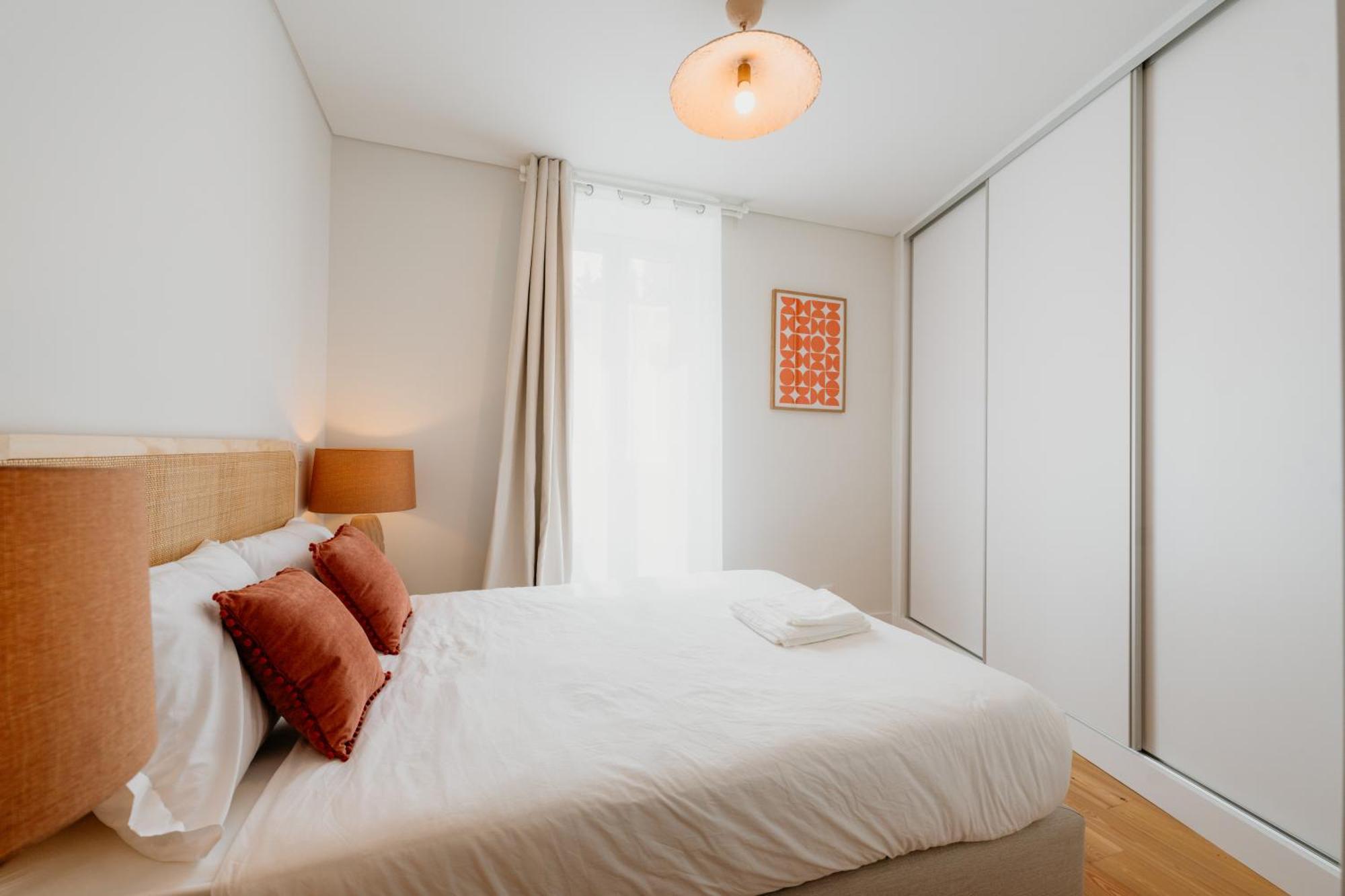 Mary Orange - No 236 1e - Sophisticated Two-bedroom Getaway Apartment *