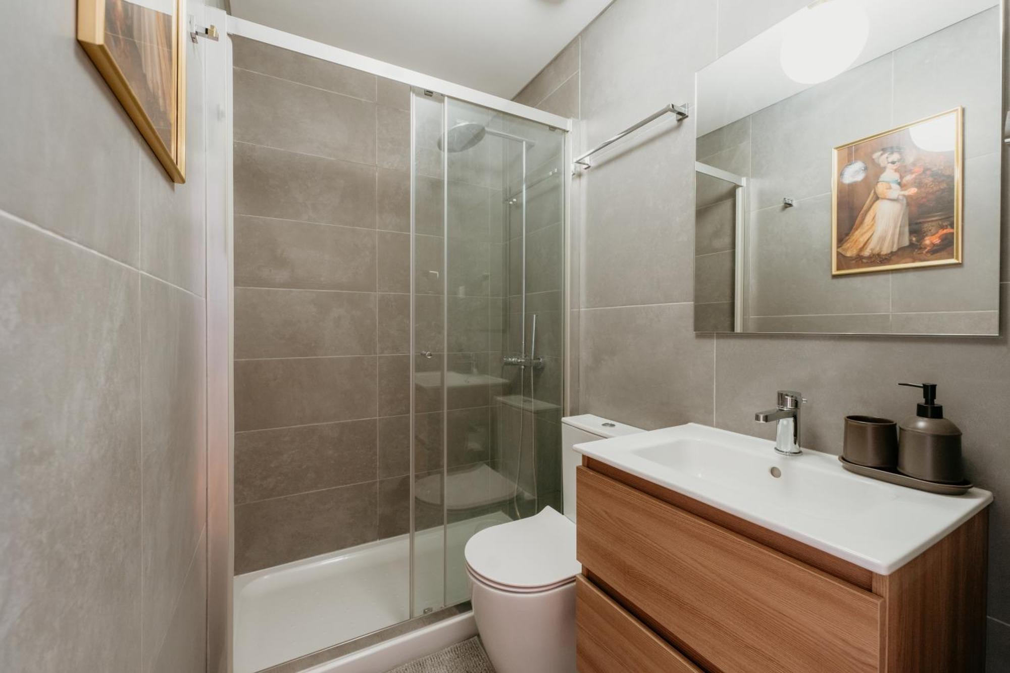 Apartment Mary Orange - No 236 1e - Sophisticated Two-bedroom Getaway