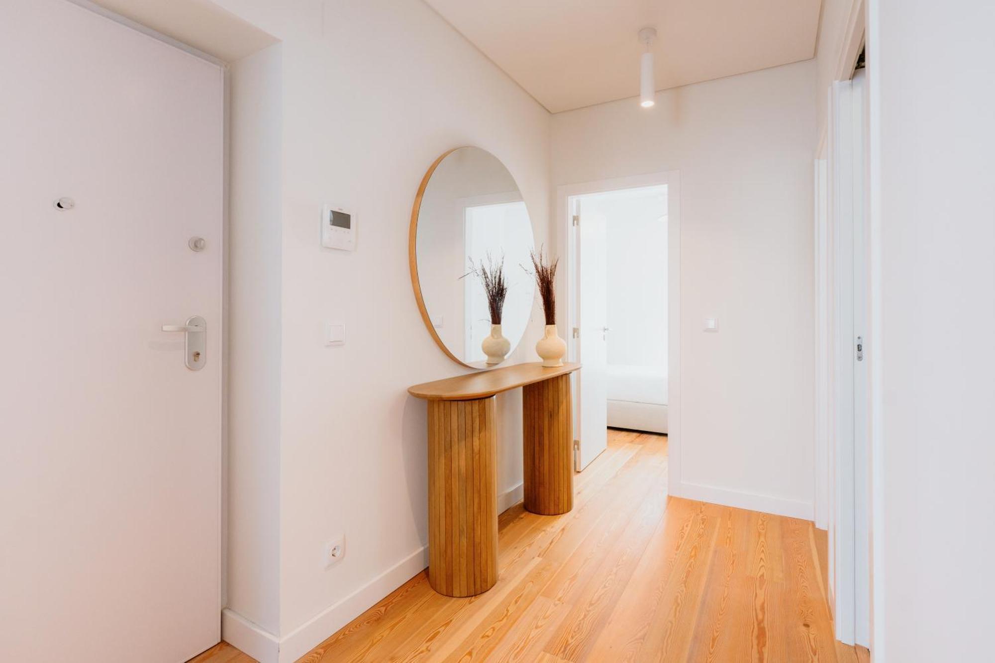 Mary Orange - No 236 1e - Sophisticated Two-bedroom Getaway Apartment *